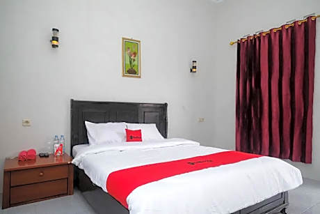 RedDoorz @ Jalan Dieng 3