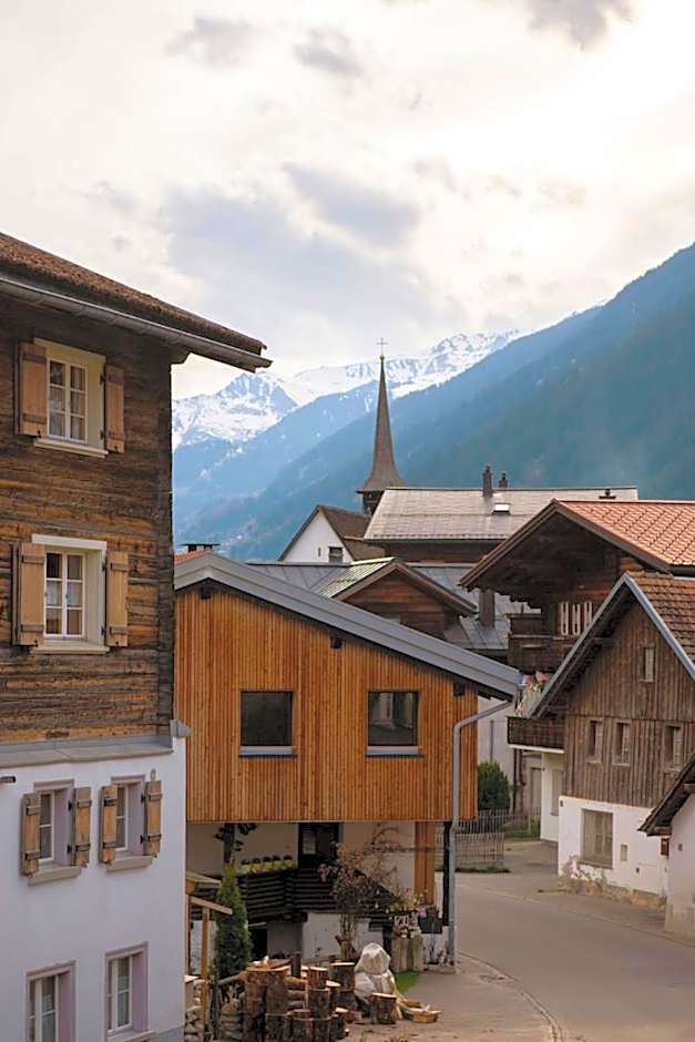 Casa Pasch - Boutique Bed and Breakfast in Cumpadials