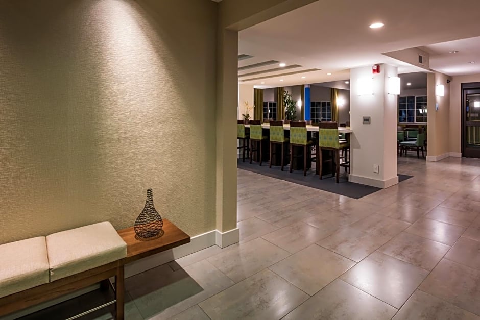 Holiday Inn Express Hotel & Suites Livermore