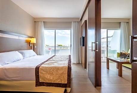Suite with Side Sea View