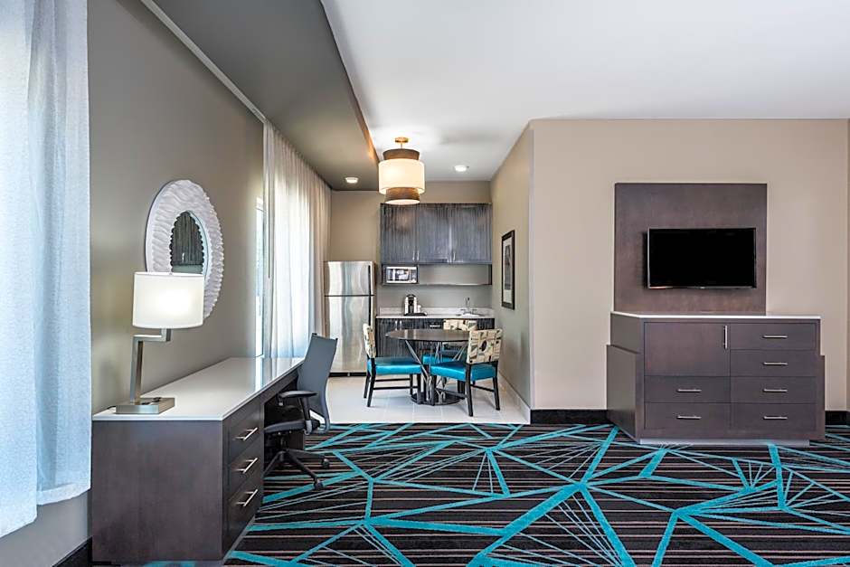 Holiday Inn Express & Suites Charlotte Airport By IHG