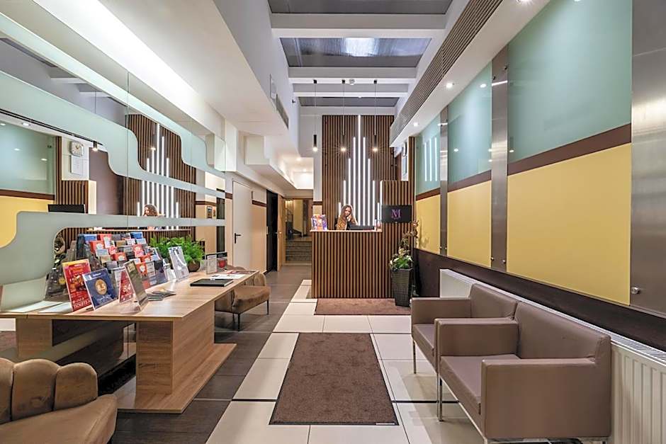 Promenade City Hotel