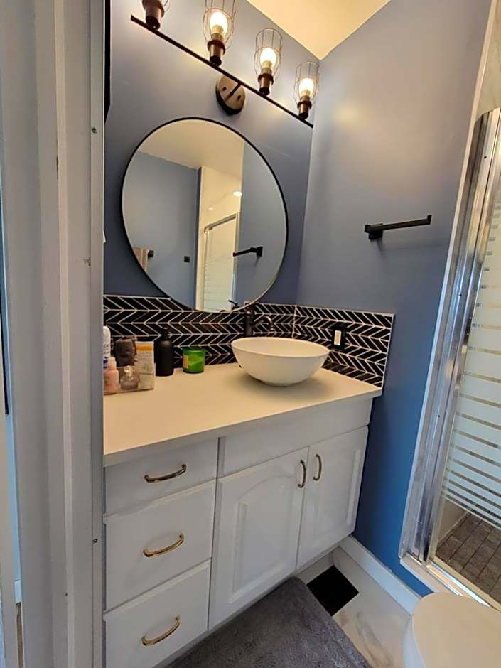 Heart to Downtown - Bright and Sunny Ultra Premium Queen bedroom