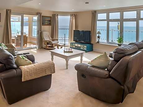 Beachside Apartment On The Beach