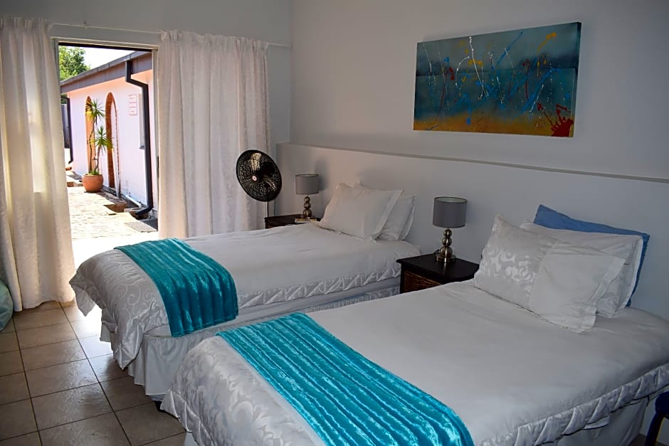 Oppi Hoek Guest House