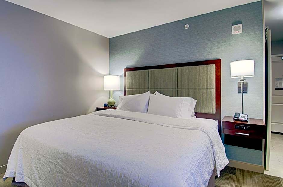 Photo 1 of 5 of 1 King Bed, Hearing Accessible