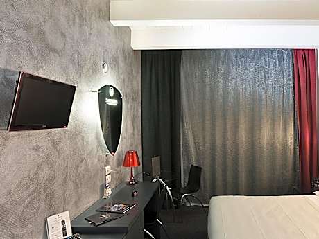 Superior Double Room with Pool Access