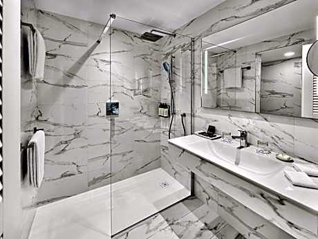 Hairpin Room with City View with Two Double Beds