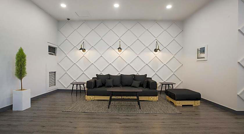 EL Hotel