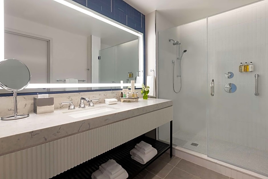 106 Jefferson Huntsville, Curio Collection by Hilton