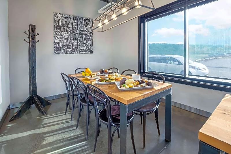 Ramada by Wyndham Fort McMurray