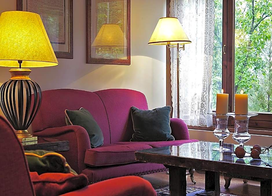 Country Club Hotel & Suites