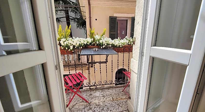 Giardino Giusti House & Court