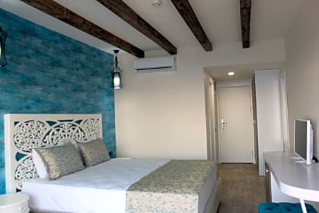 Double or Twin Room with Side Sea View