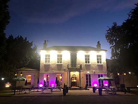 THE ELMS HOTEL