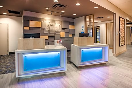 Holiday Inn Express And Suites Kingfisher By IHG