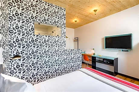 Standard Queen Room