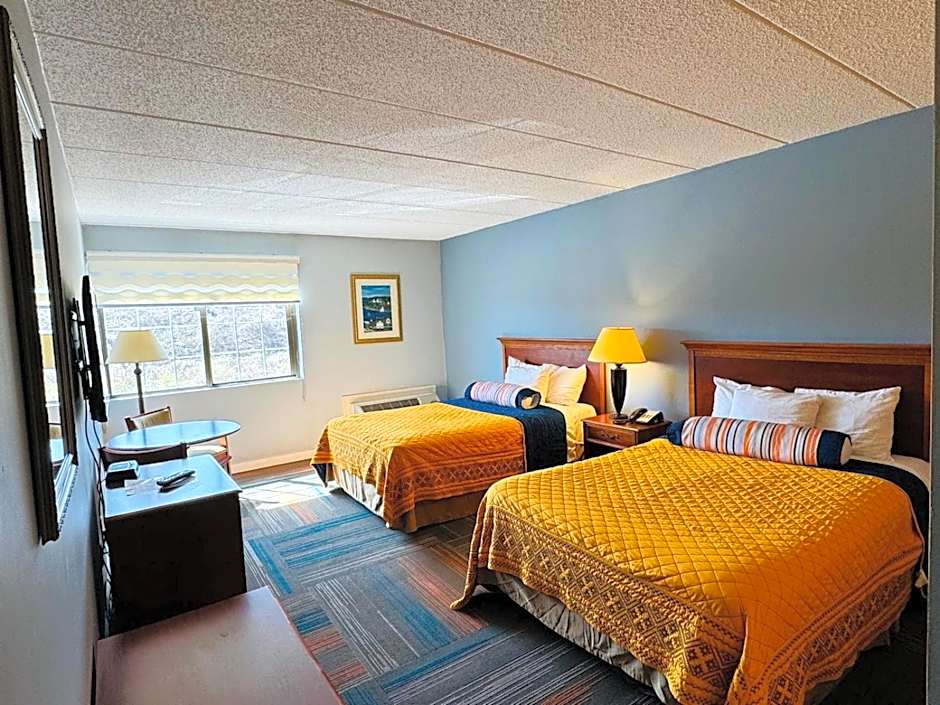 Mystic River Hotel & Suites