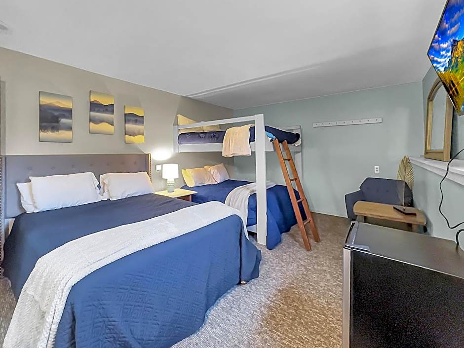 Timberline Lodge, Downtown Ellicottville - Near Ski Resort