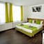 B&B Outlet Hotel - Metzingen - Bad Urach - Free Parking