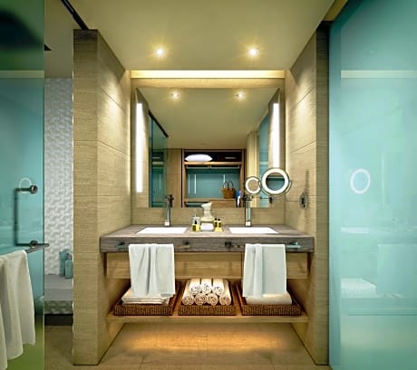 XHALE CLUB KING SWIM UP GARDEN VIEW