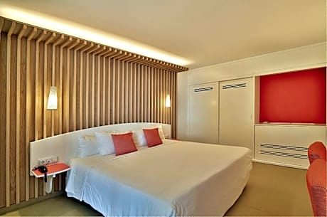 Junior Suite, 1 King Bed with Sofa bed (1 King Bed and 1 Large Twin Sofa Bed)