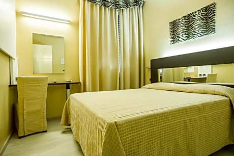 Double or Twin Room (1 Adult)