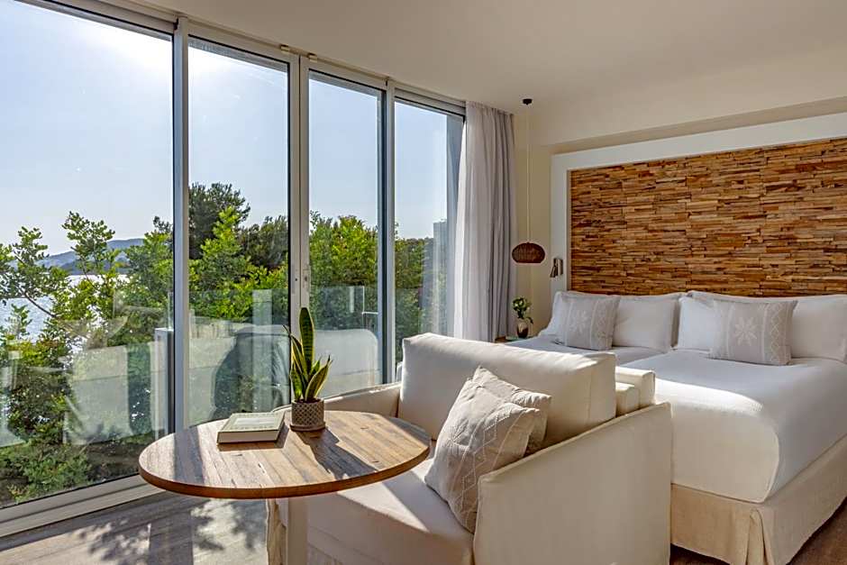 Photo 1 of 7 of Junior 2 Bedroom Suite, Sea View