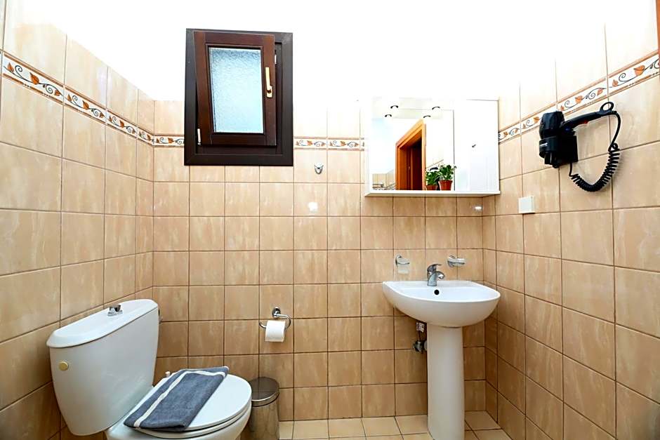 Palirria Hotel & Studios