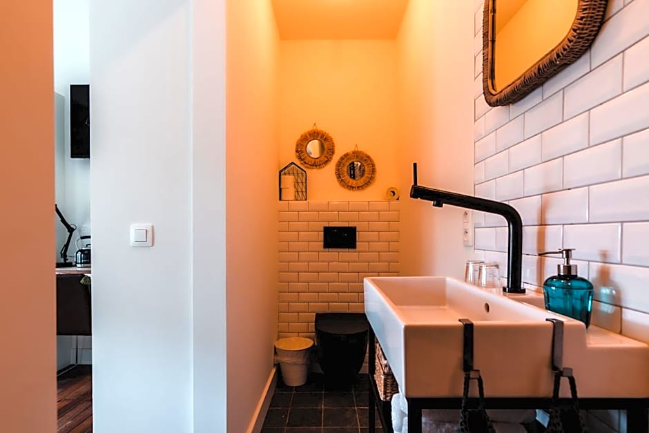 Hotel Au Nom De Dieu