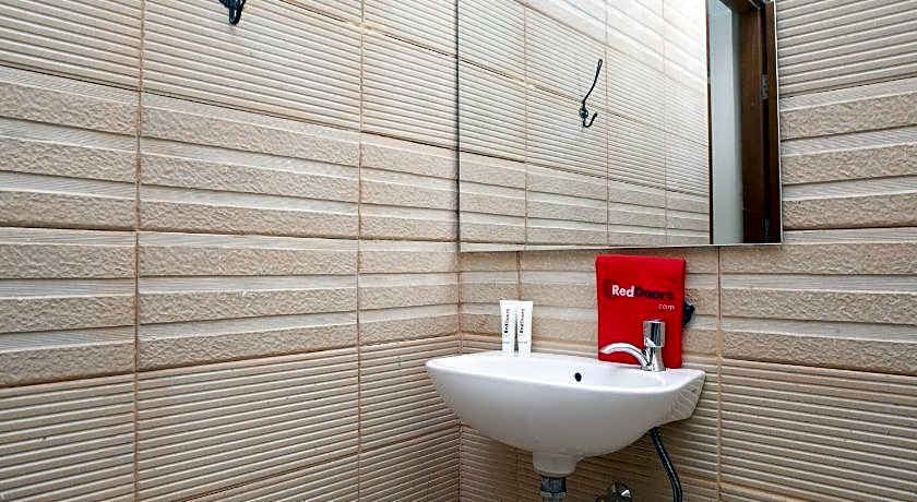 RedDoorz Plus near Pasundan University