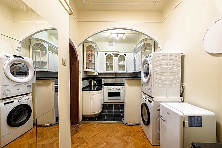 Stylish Homes Downtown Buda