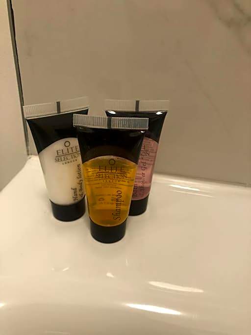 Newly refurbished studio, great location 8 studios