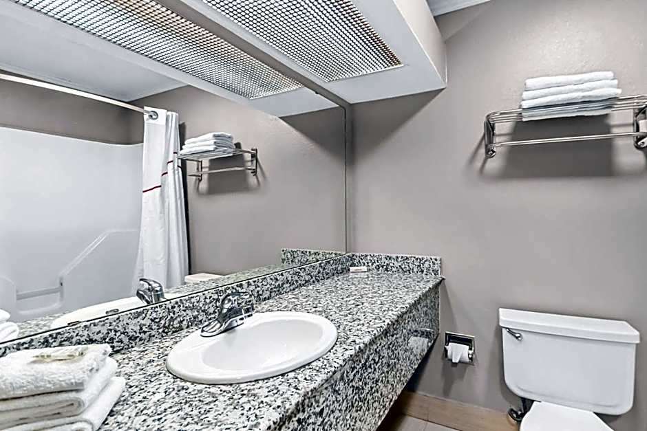 Red Roof Inn & Suites Lexington - Hamburg