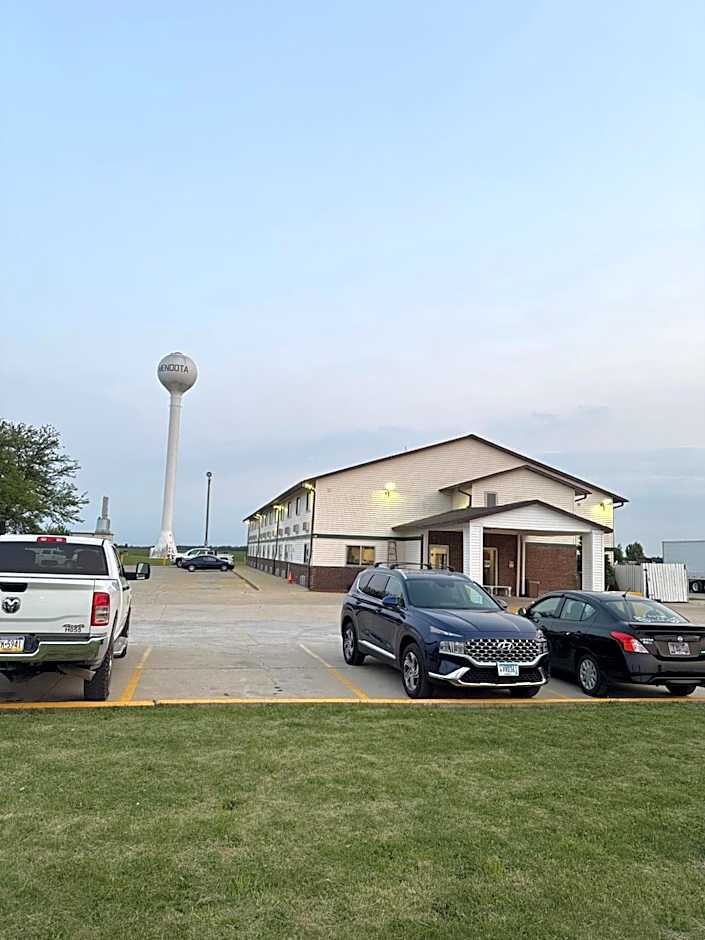 Super 8 by Wyndham Mendota I-39