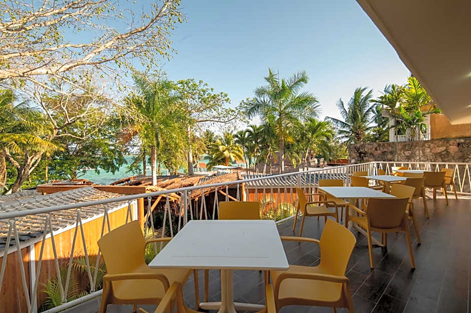 Casa Aakal Lagoon Front