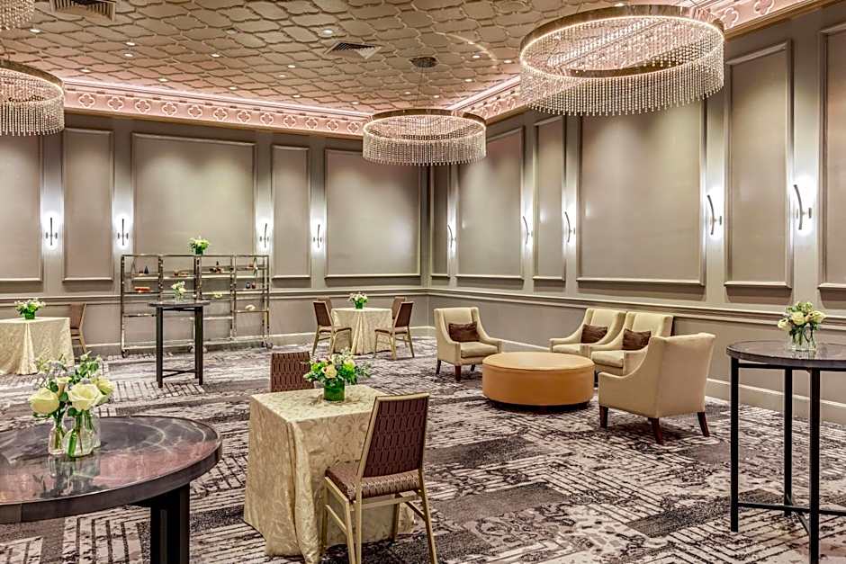 Sheraton Commander Hotel
