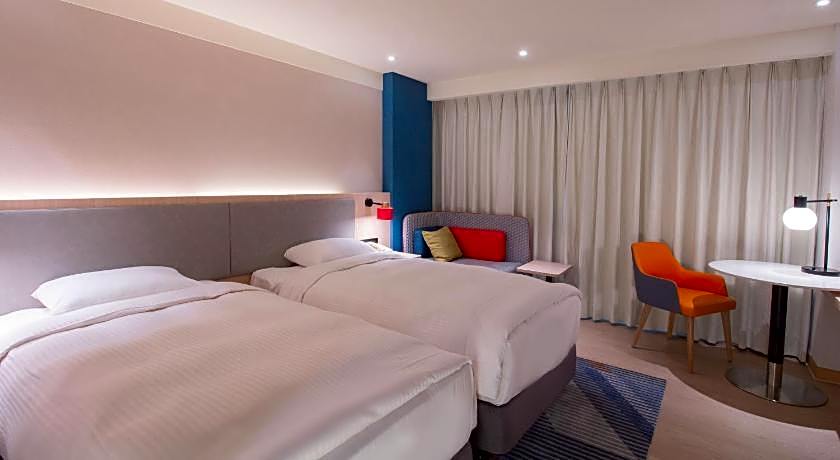 Holiday Inn Express Taipei Train Station