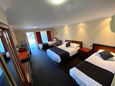 Deluxe Family Room