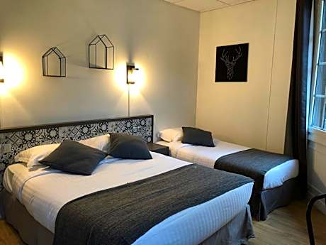 Triple Room with Courthouse View