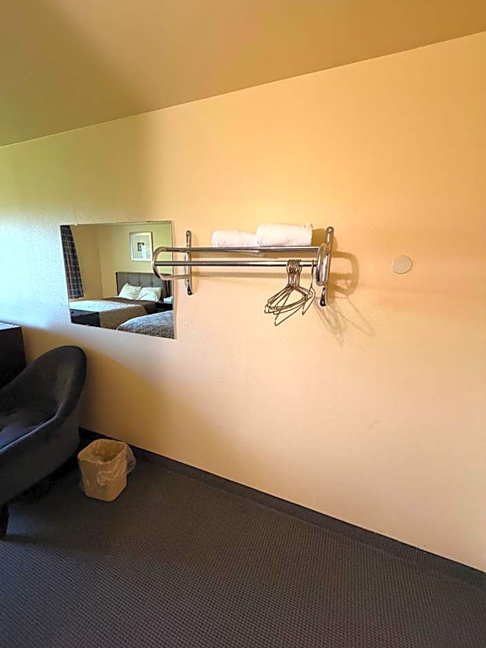 East Grand Inn Grand Forks ND I 29