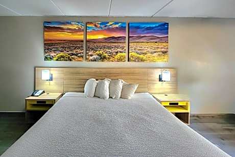 King Room - Mobility Access/Smoking