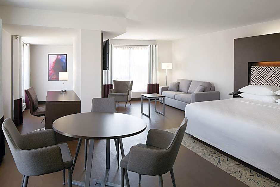 Four Points by Sheraton Levis