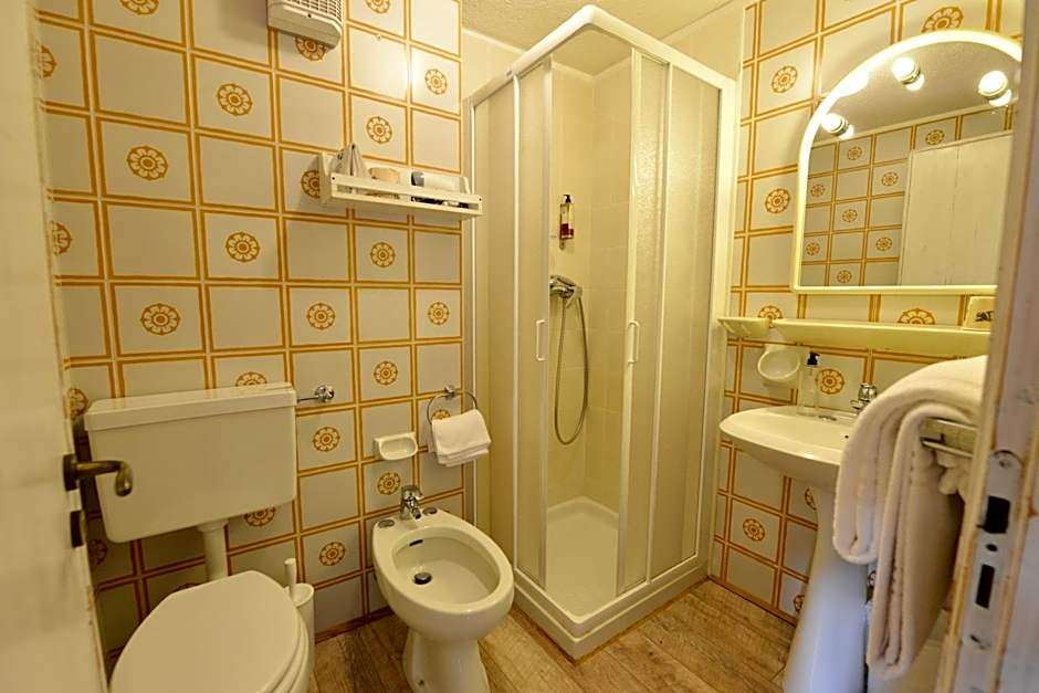 Hotel Petit Dahu - Chambres et Restaurant