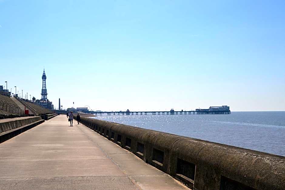 Camelot Seafront Hotel