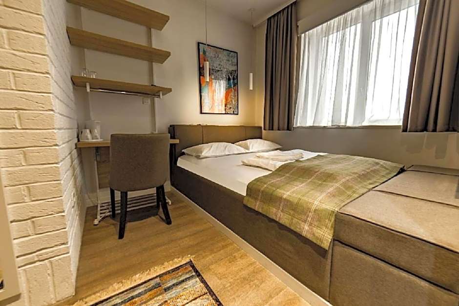 Belgrade Inn Garni Hotel