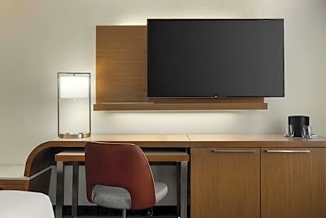 Queen Room with Two Queen Beds - Hearing Accessible