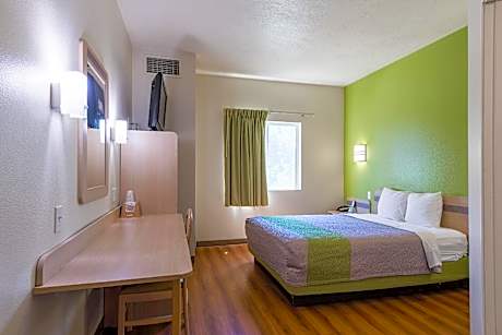 1 Queen Bed | Mobility Accessible Tub Nsmk