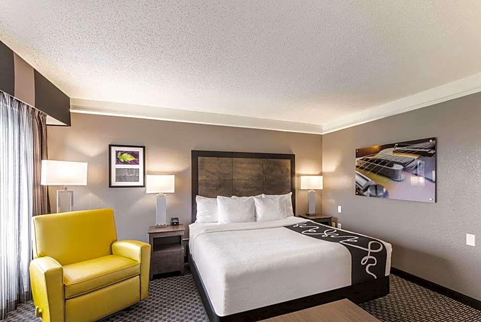 La Quinta Inn & Suites by Wyndham Austin at The Domain