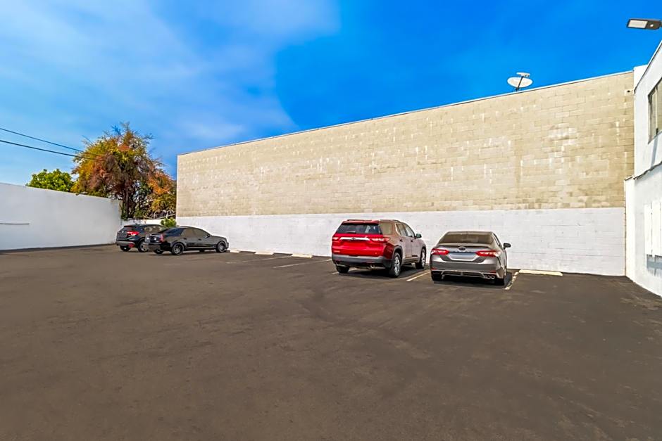 Rodeway Inn & Suites North Hollywood Burbank Airport - Universal Area